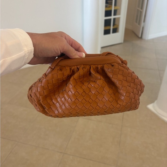 ElegantCaramel Woven Clutch Or Crossbody Strap Removable ❤️